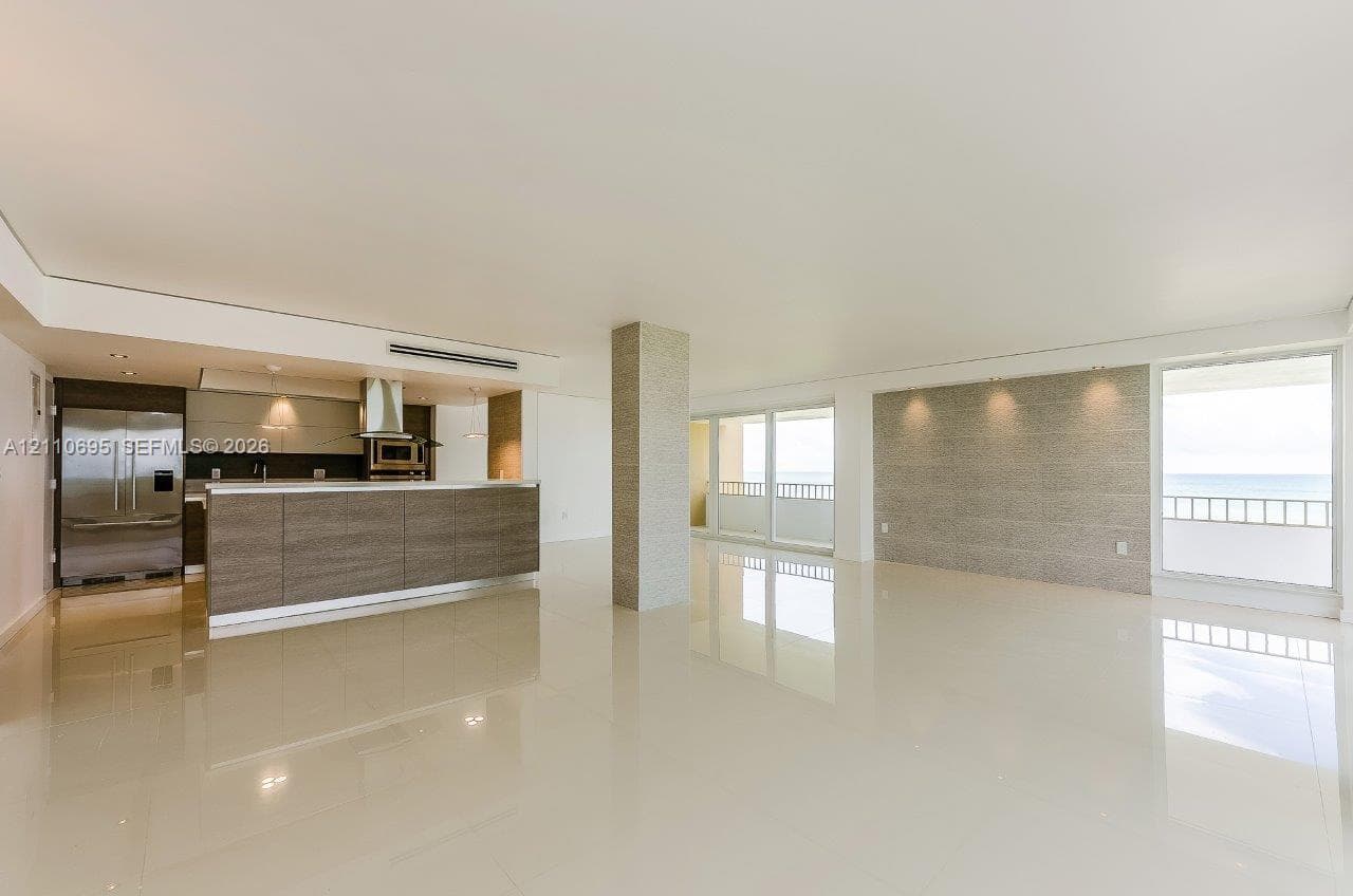 Commodore Club East · #501 in Key Biscayne - Photo 4