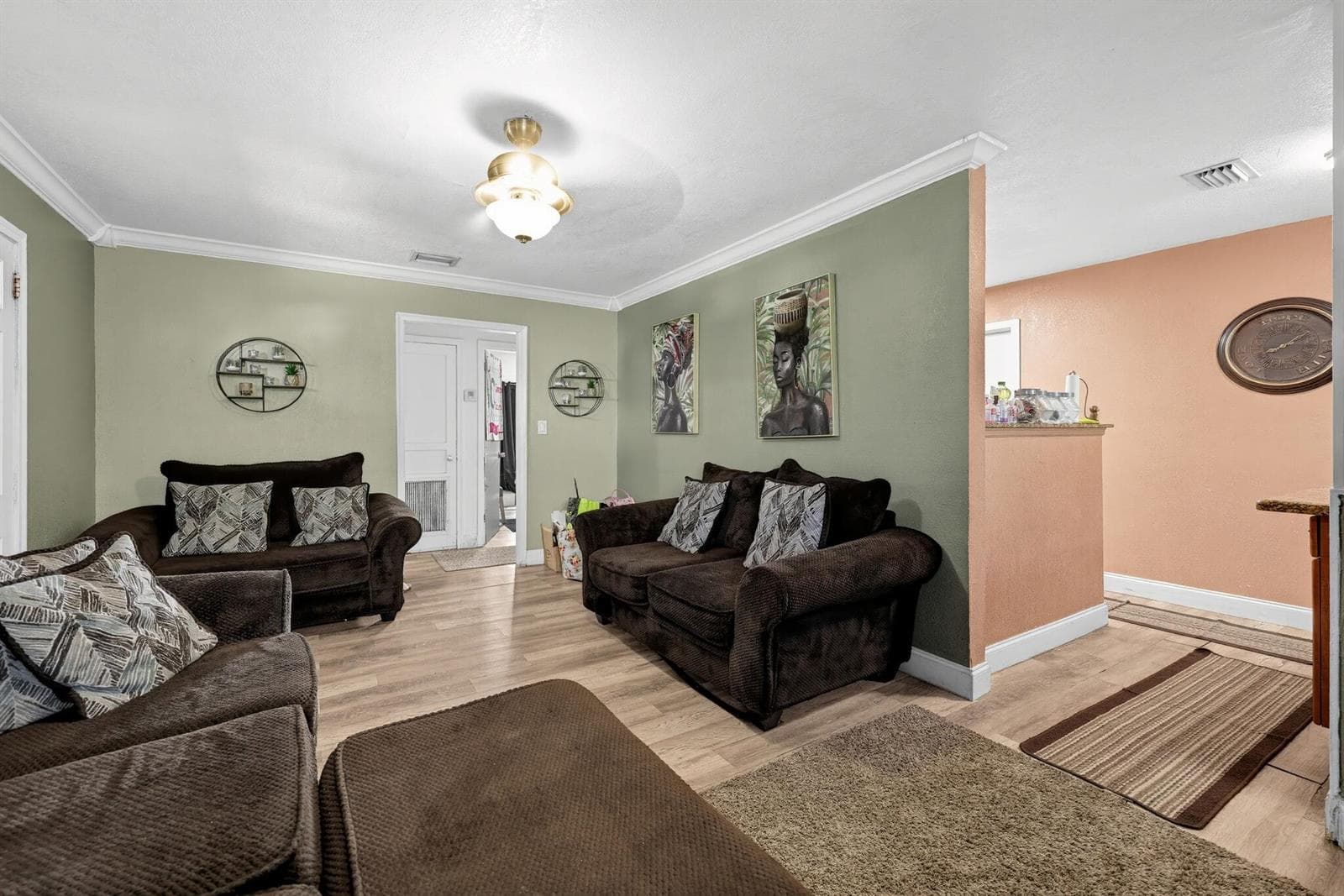 13_628_58th_St-Living_room-0256