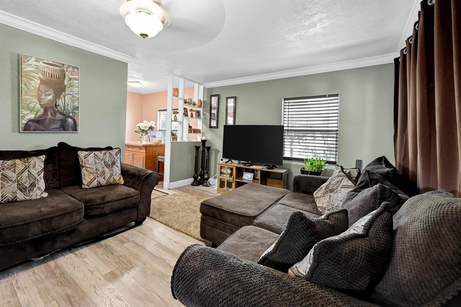 12_628_58th_St-Living_room-0259