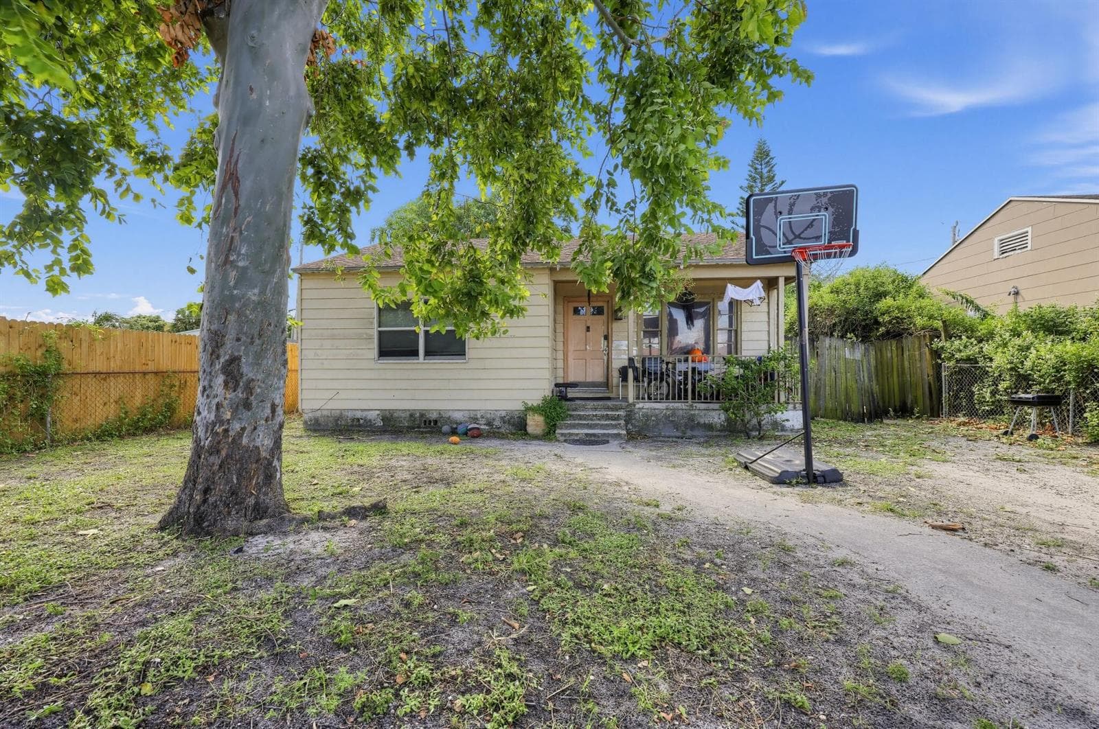 04_628_58th_St-Exterior-0223