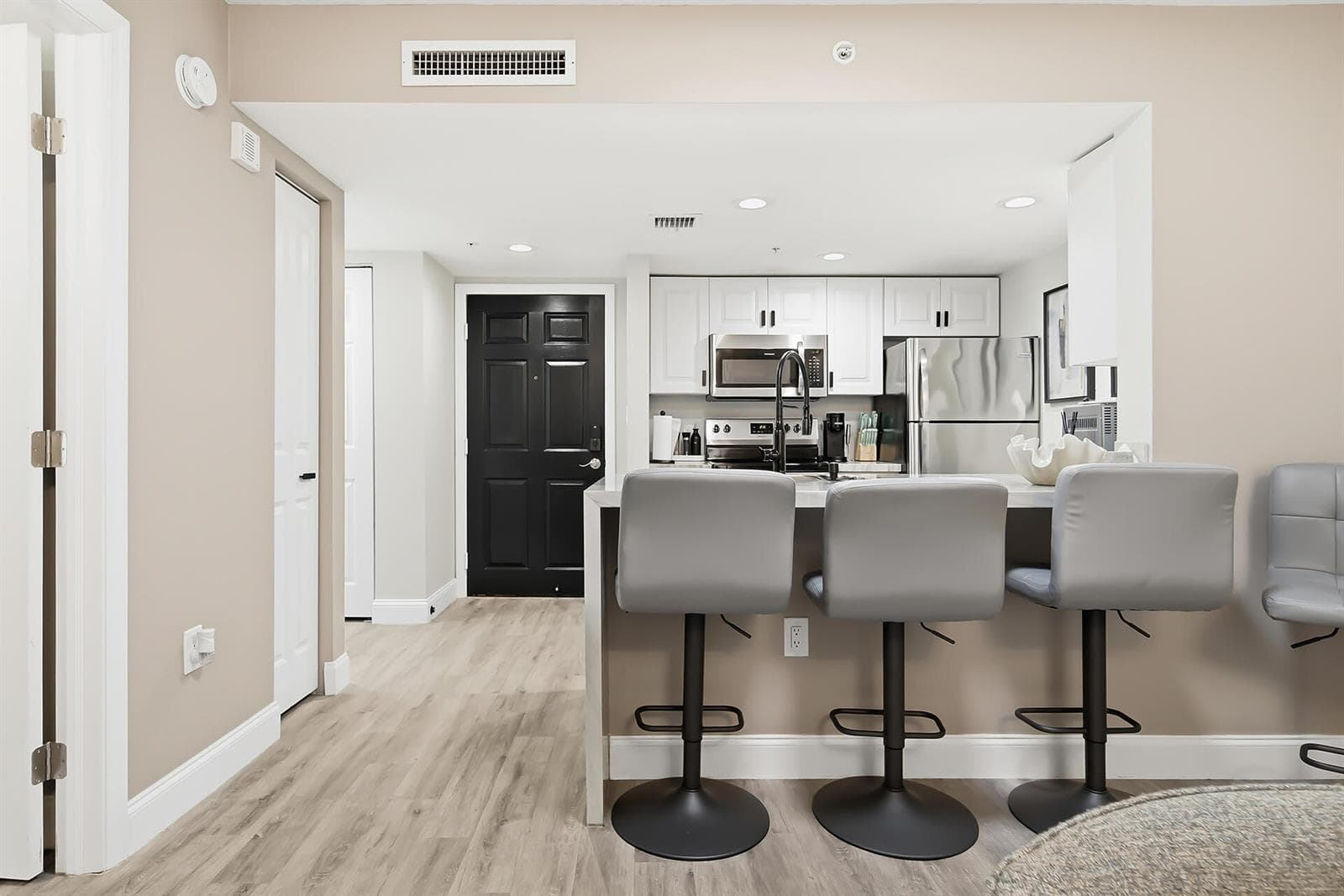 1801-N-FLAGLER-DR-APT-611-33407-004