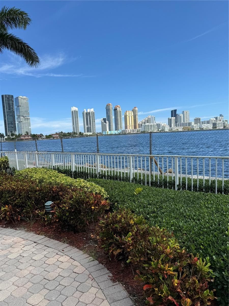 Mystic Pointe Tower 300 #1611