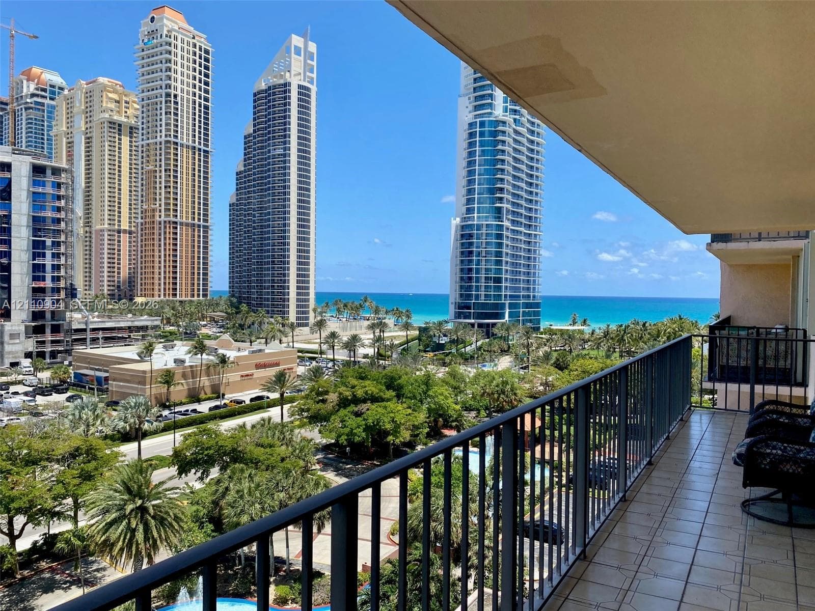 WINSTON TOWERS 600 CONDO #912