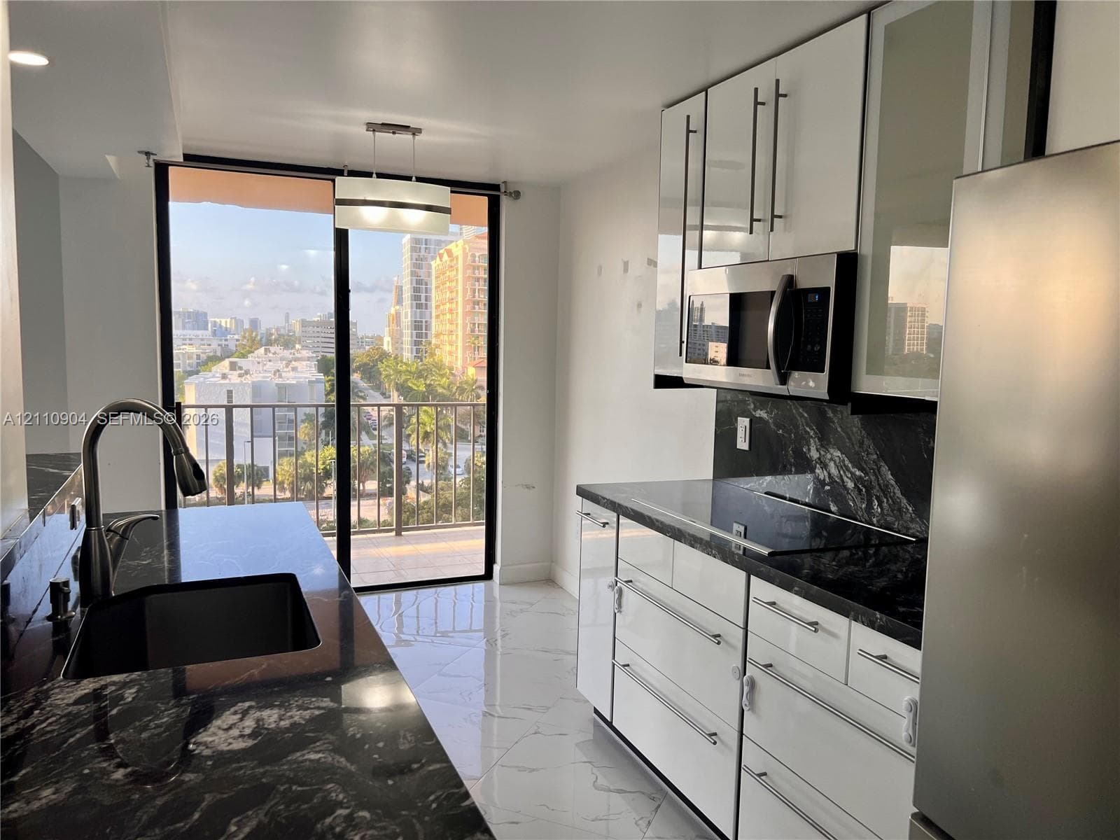 WINSTON TOWERS 600 CONDO · #912 in Sunny Isles Beach - Photo 4