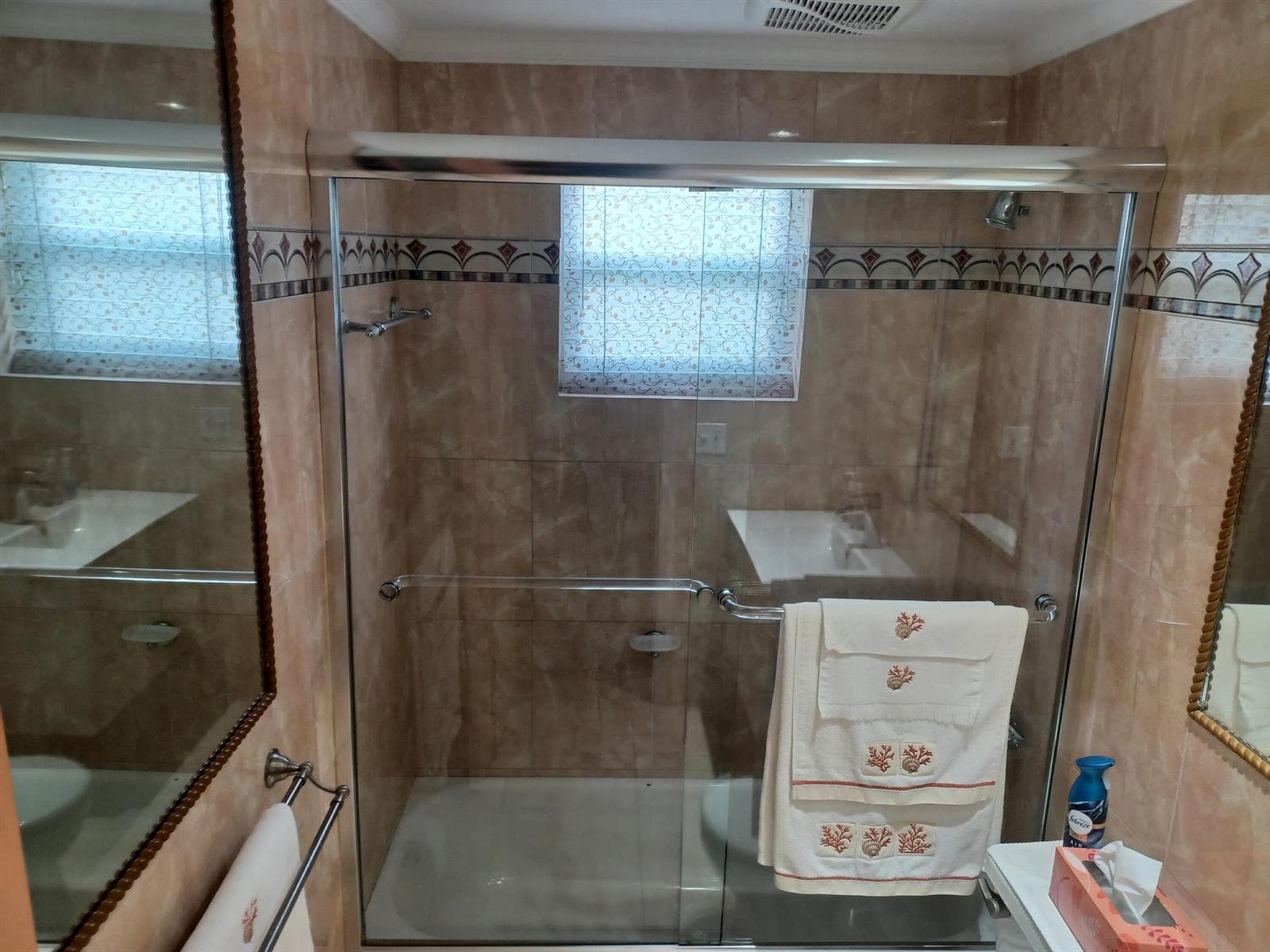 bathroom 2 tub