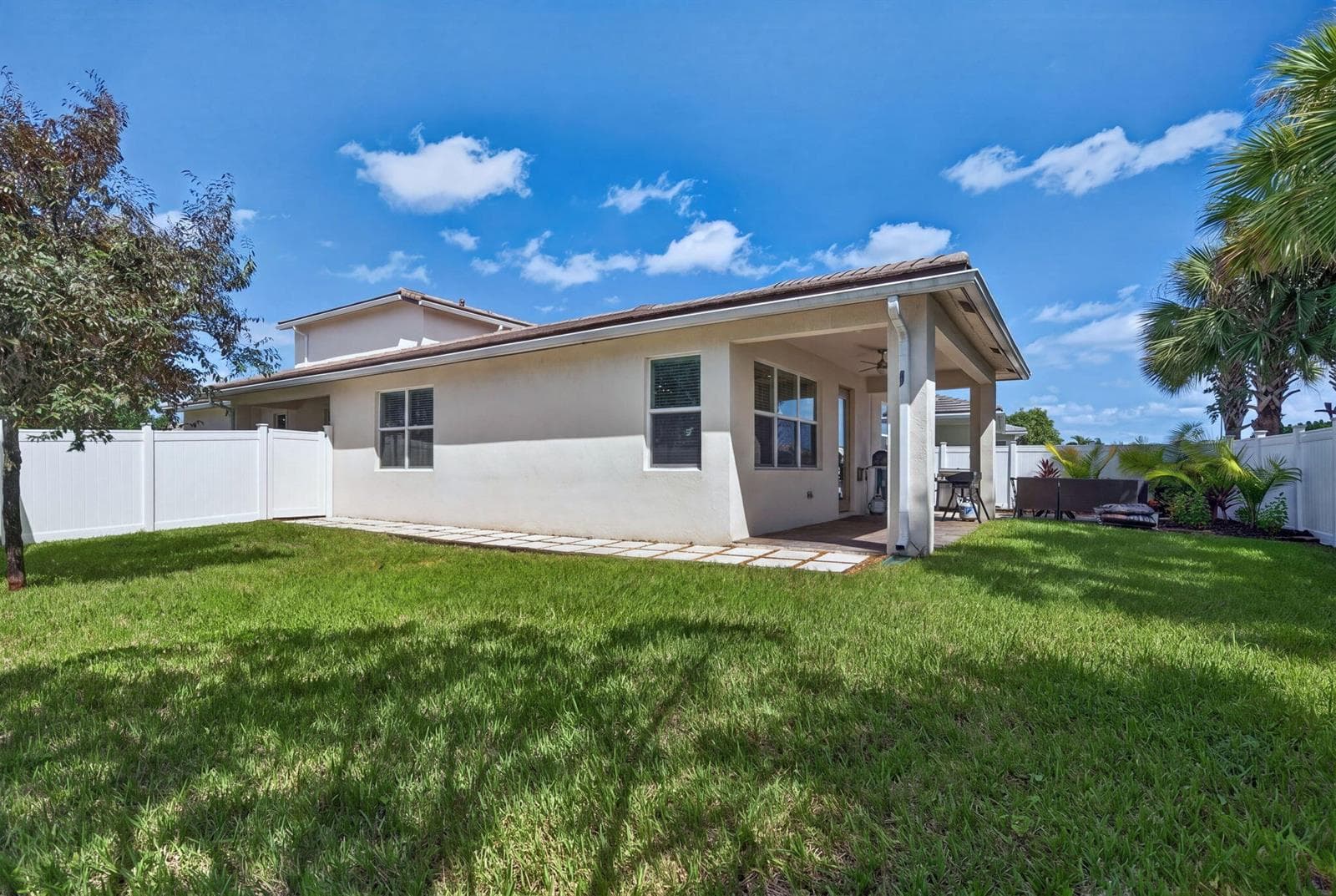 50-web-or-mls-49-web-or-mls-4080 Rosa Dr