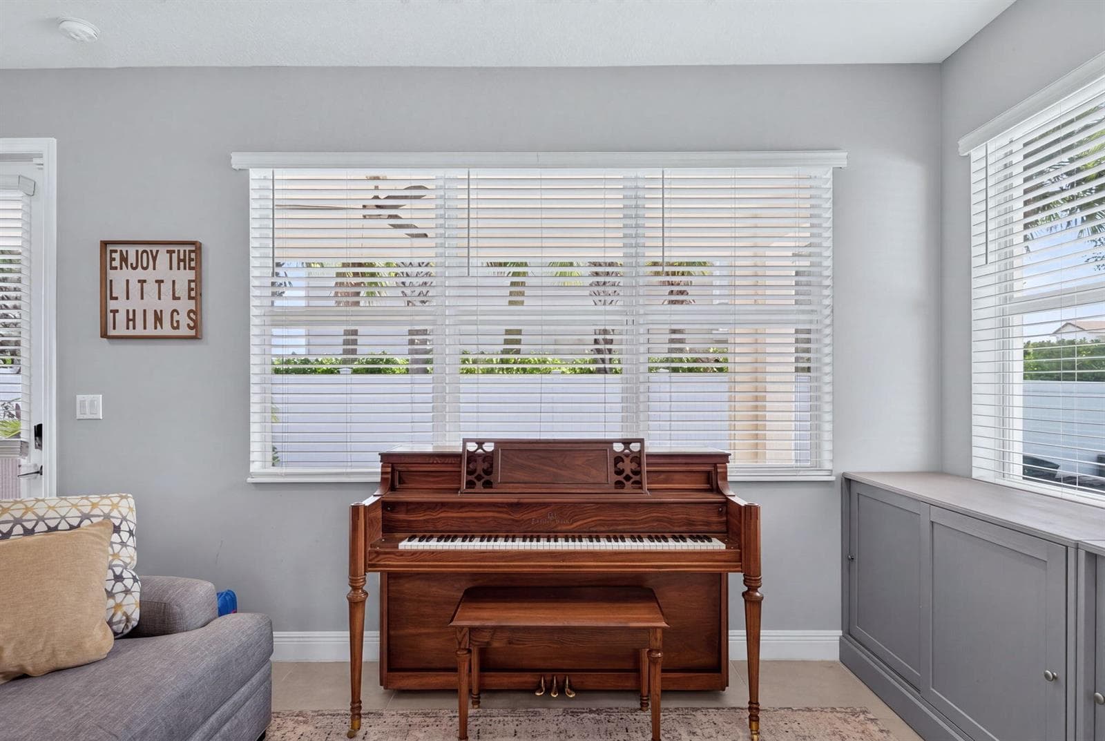 16-web-or-mls-9-web-or-mls-4080 Rosa Dr_