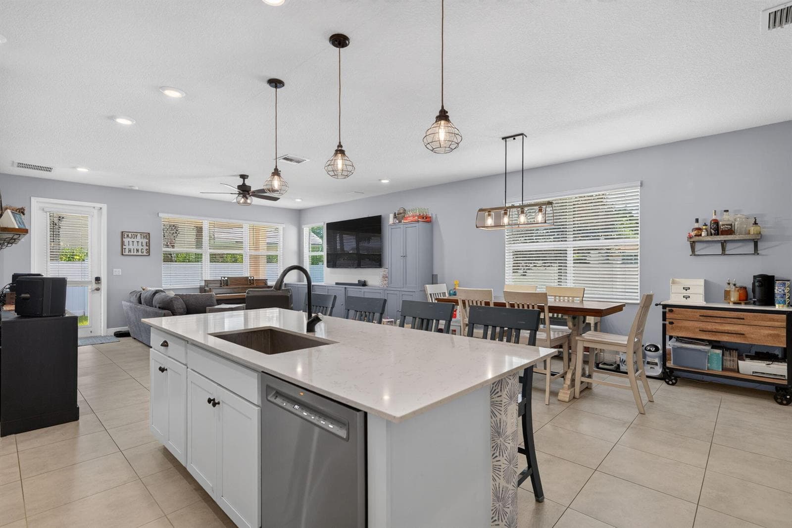 14-web-or-mls-4080 Rosa Dr_MEDIA360VR-15