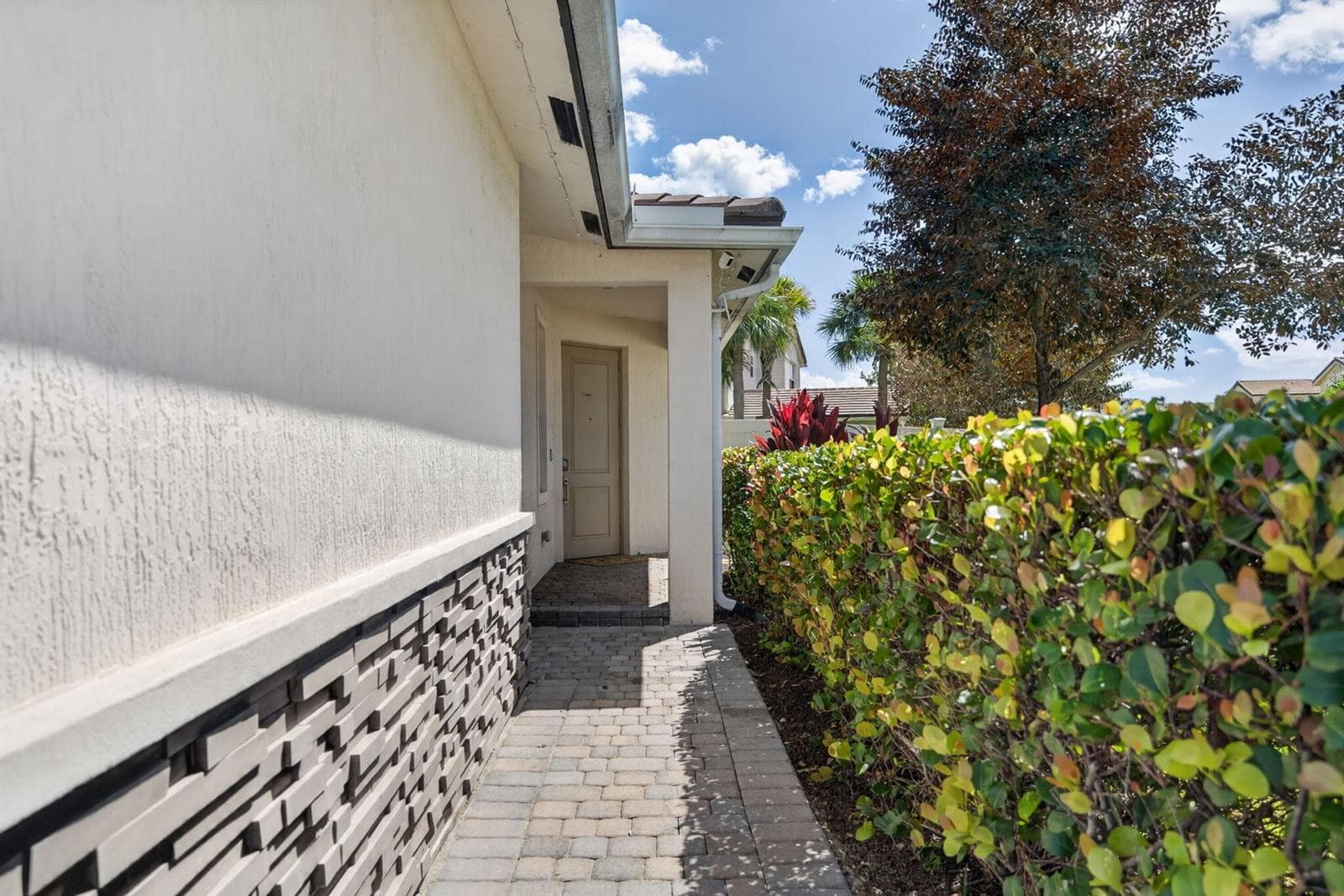 5-web-or-mls-4080 Rosa Dr_MEDIA360VR-4