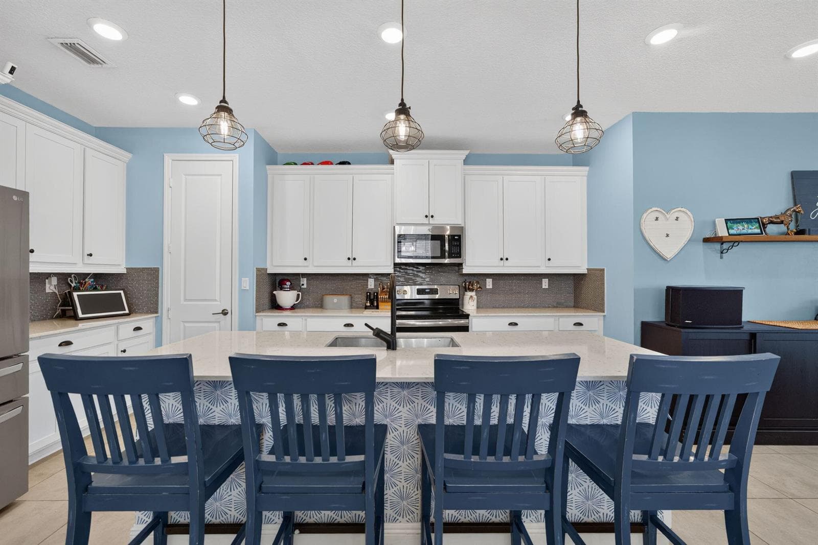 10-web-or-mls-4080 Rosa Dr_MEDIA360VR-12
