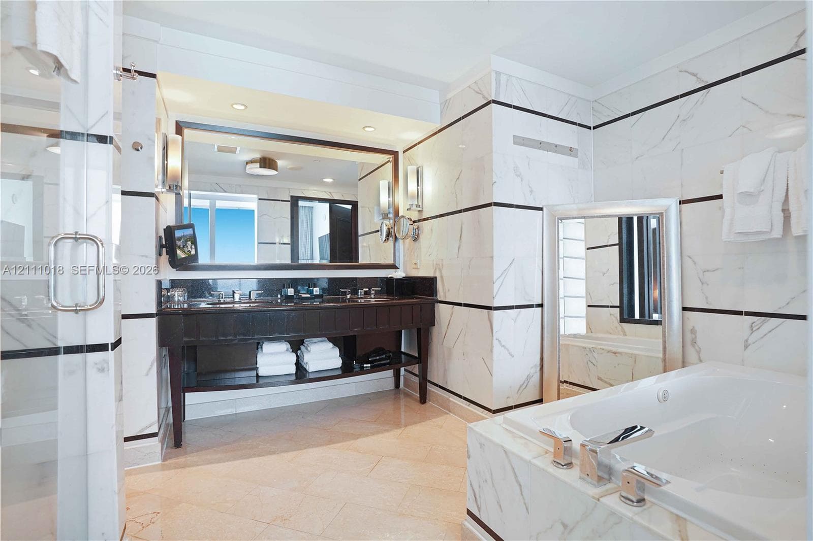 Fontainebleau III Ocean Club (Sorrento) · #709 in Miami Beach - Photo 36