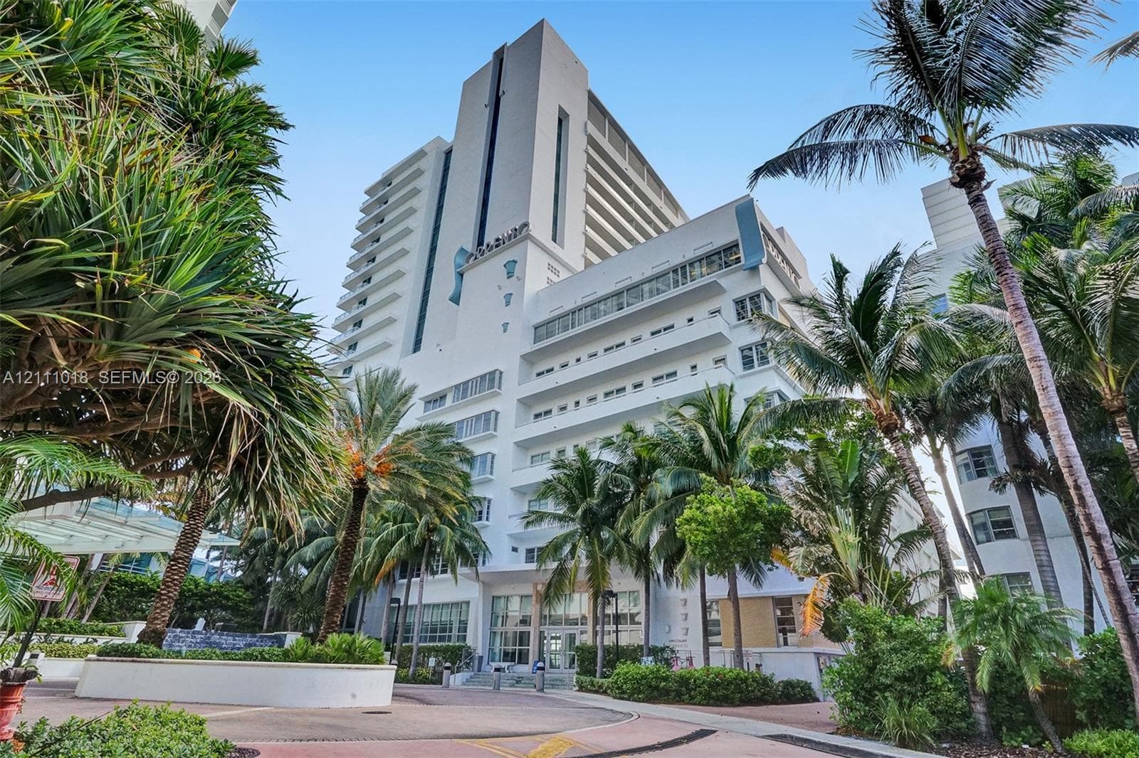 Fontainebleau III owners entrance