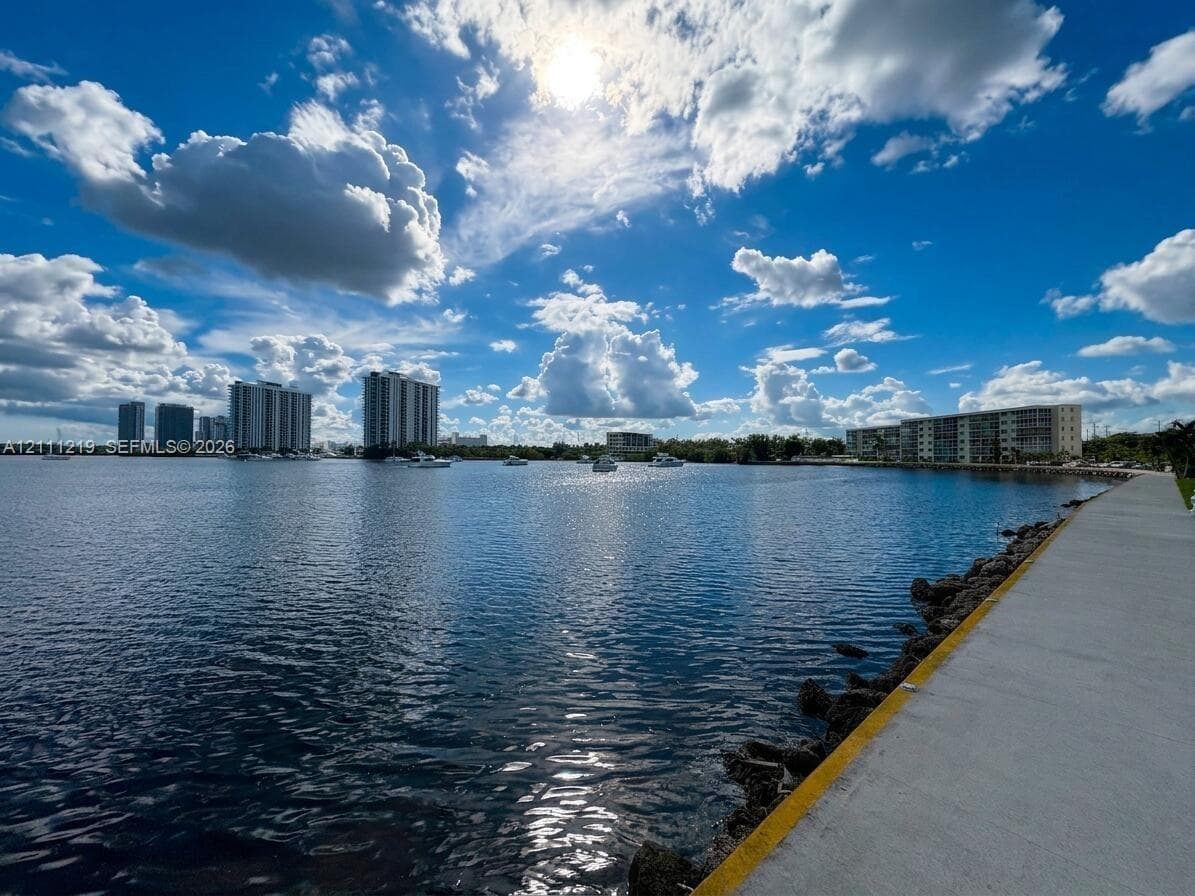 Point East · #N311 in Aventura - Photo 16