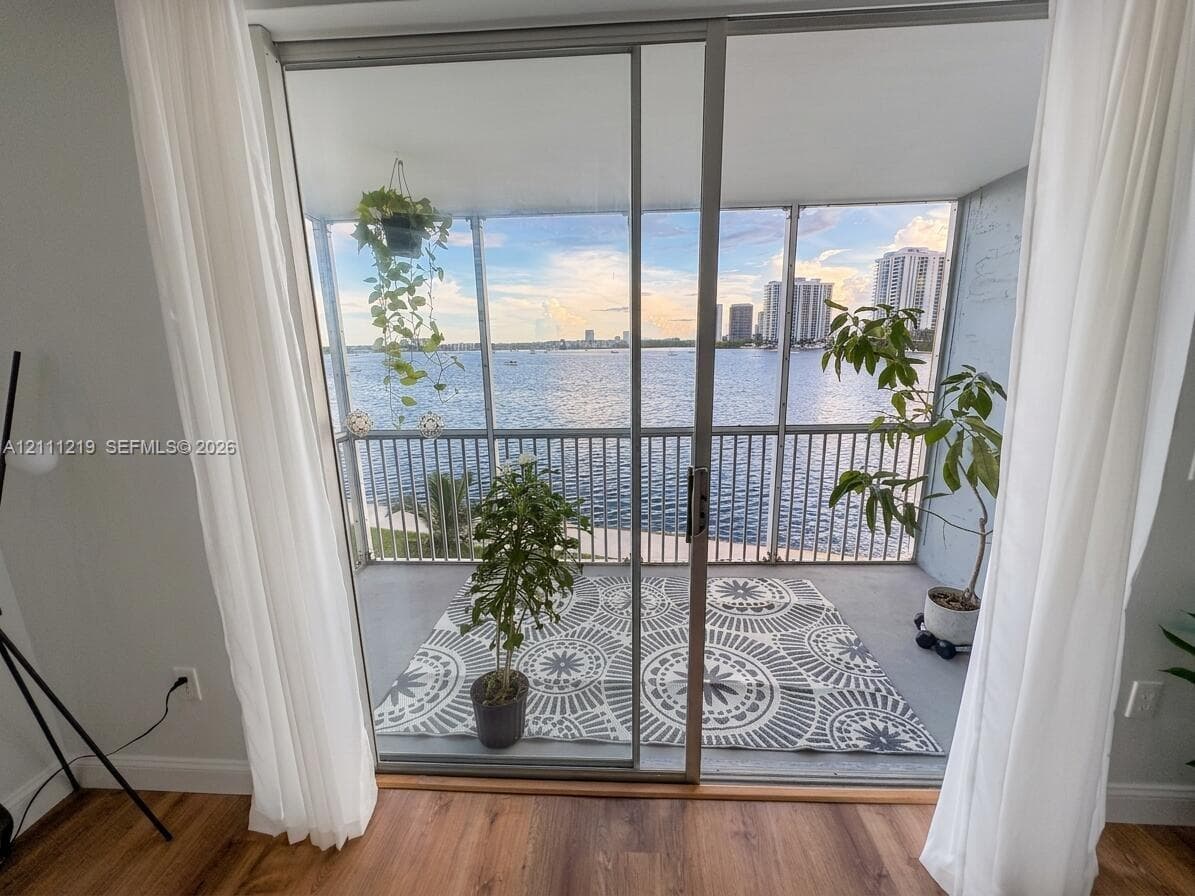 Point East · #N311 in Aventura - Photo 4