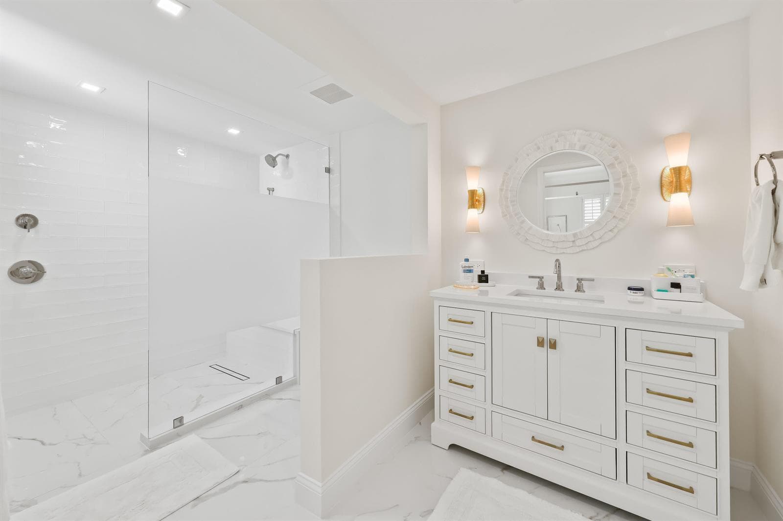 Guest Bath ensuite