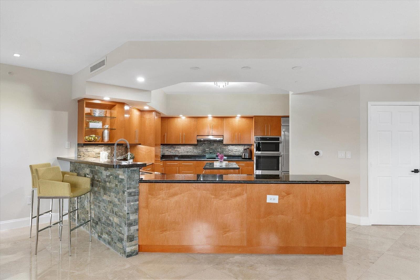 24-615 Bayshore Dr 603_024