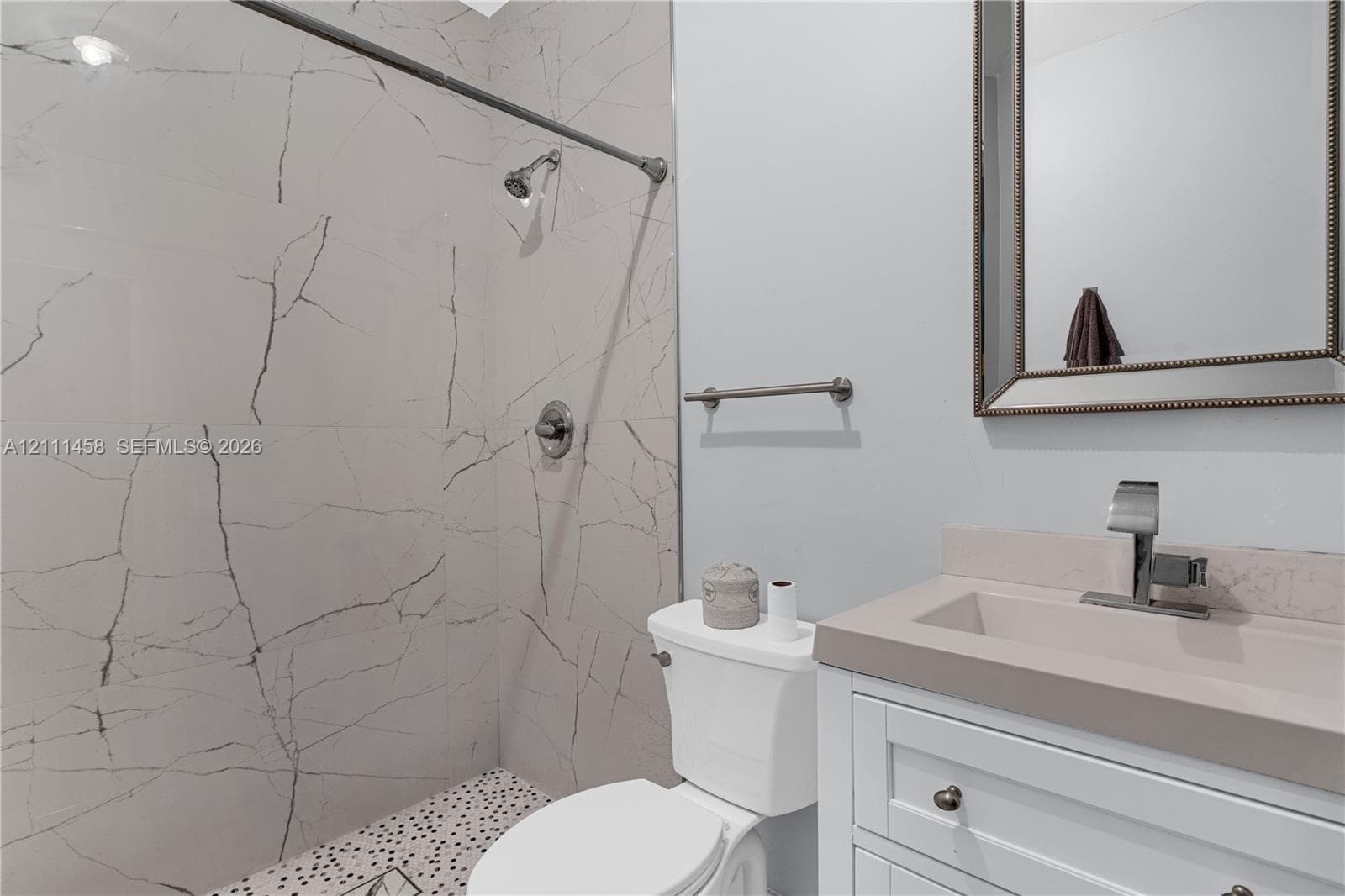 Full Bathroom-Garage