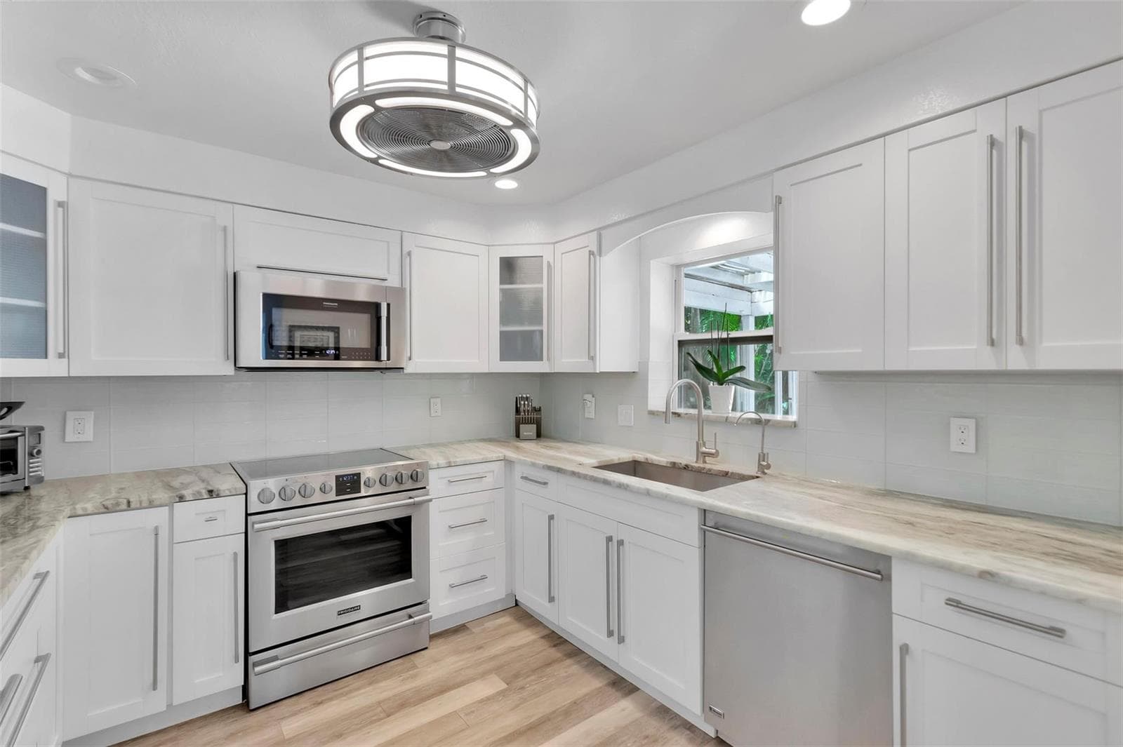 Open Kitchen