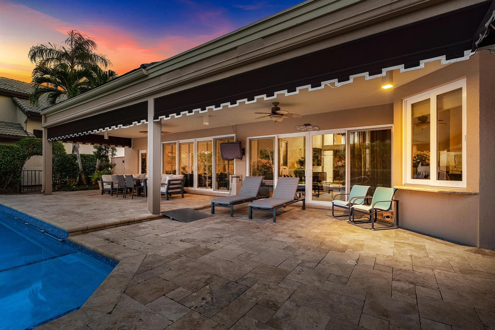 Exterio Patio - Twilight