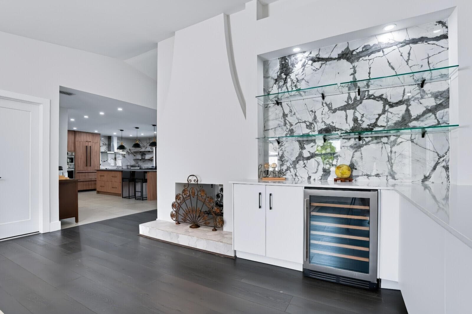 Dining Room/Bar Area