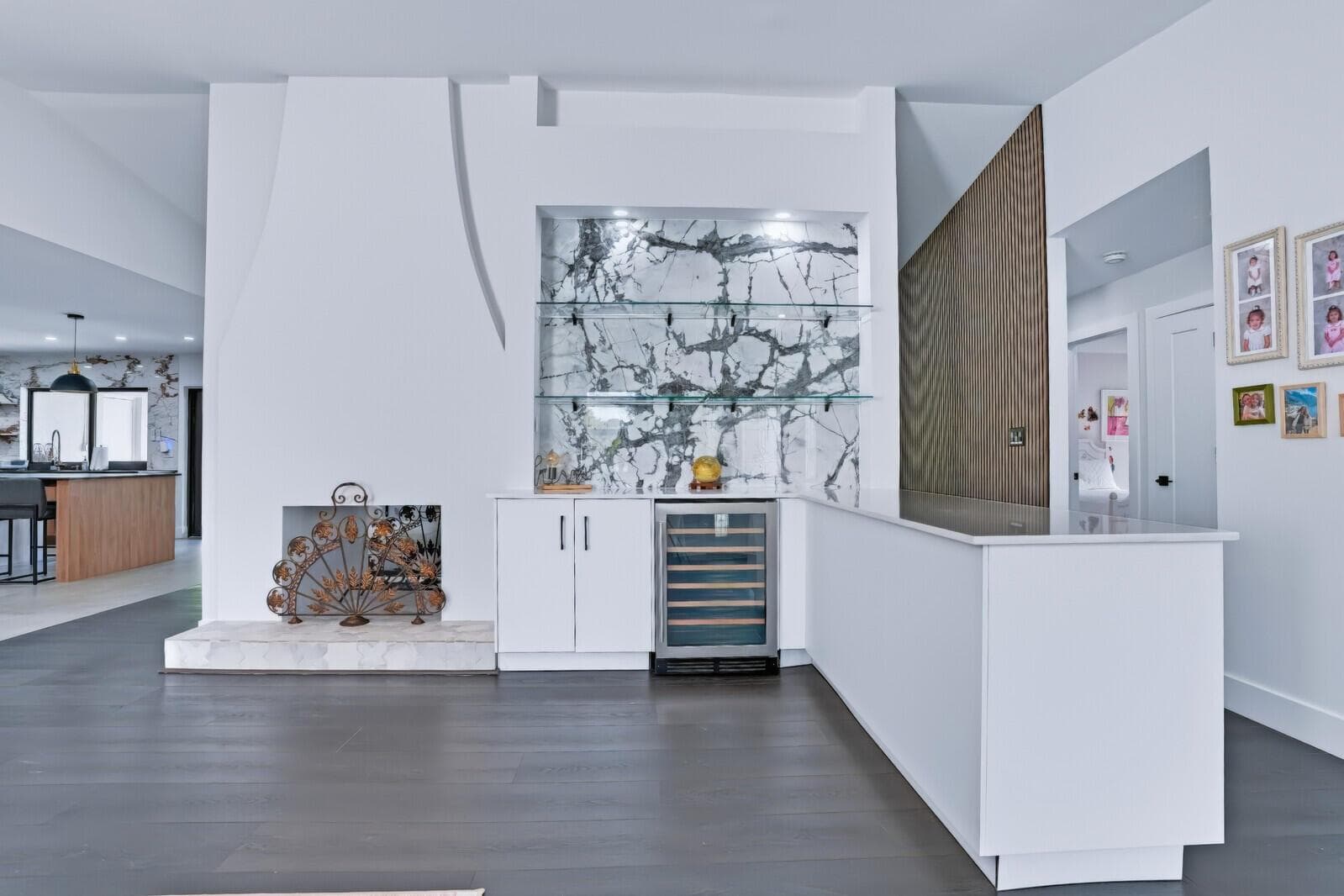 Dining Room/Bar Area