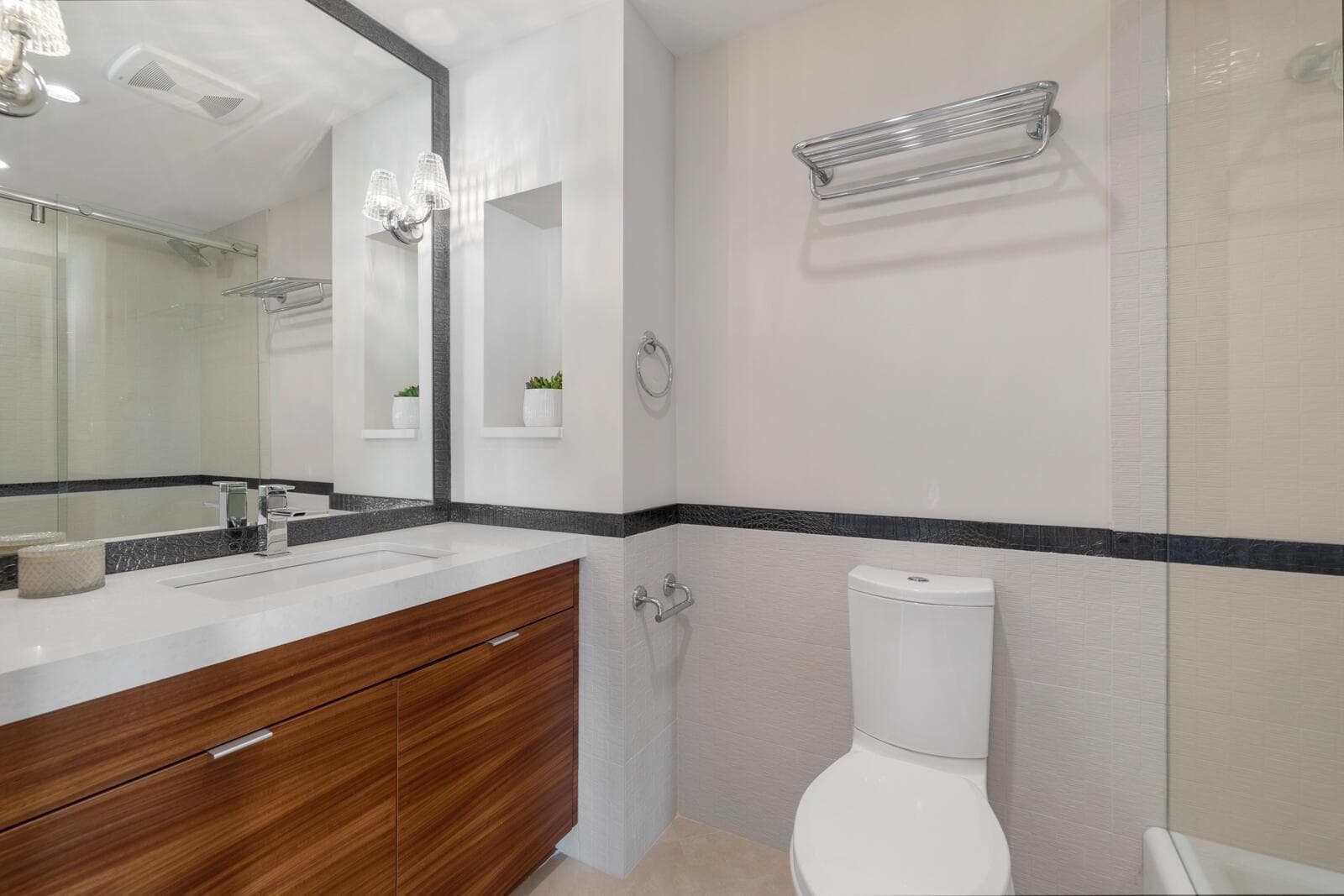 Guest Bathroon