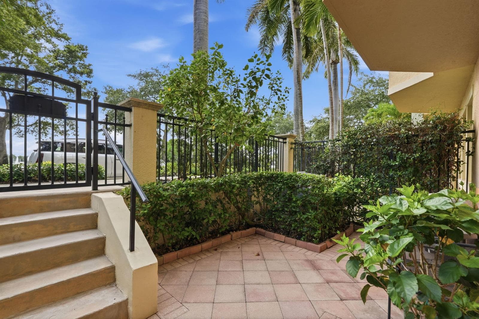 51-web-or-mls-11796_Valencia_Gardens_Ave