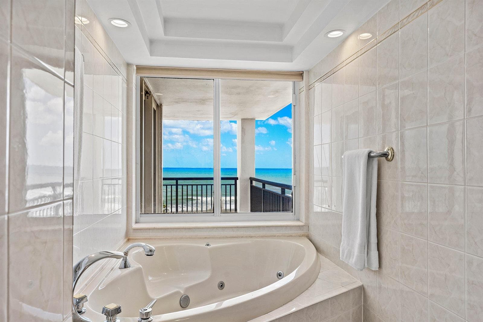 034-2000SouthOceanBoulevard-6A-BocaRaton