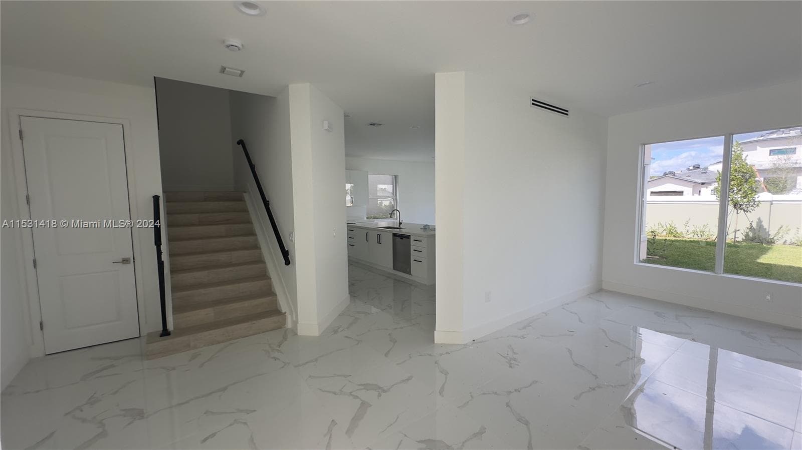 3523 Forest View Cir photo 1