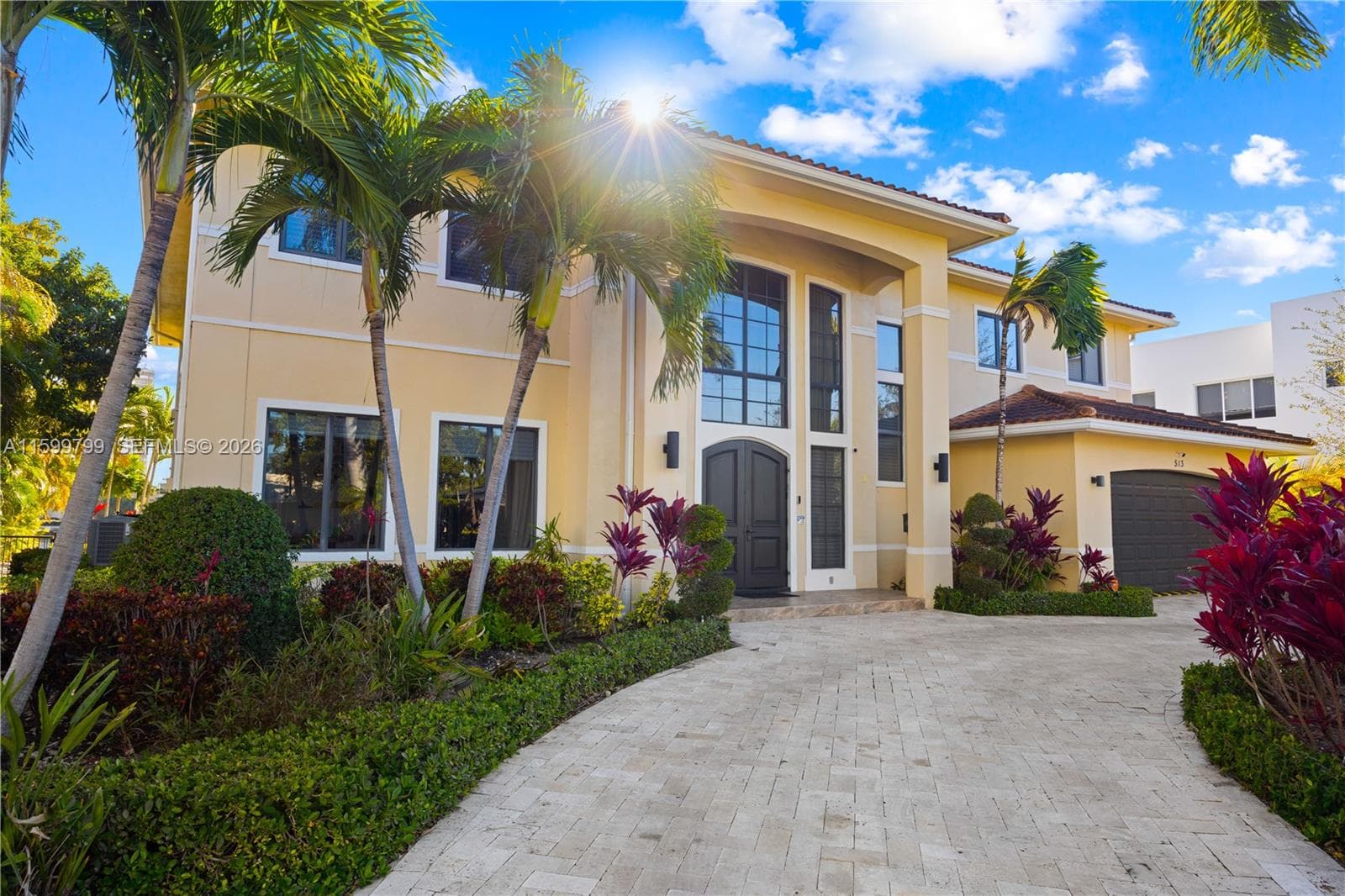 513 Palm Dr photo 1
