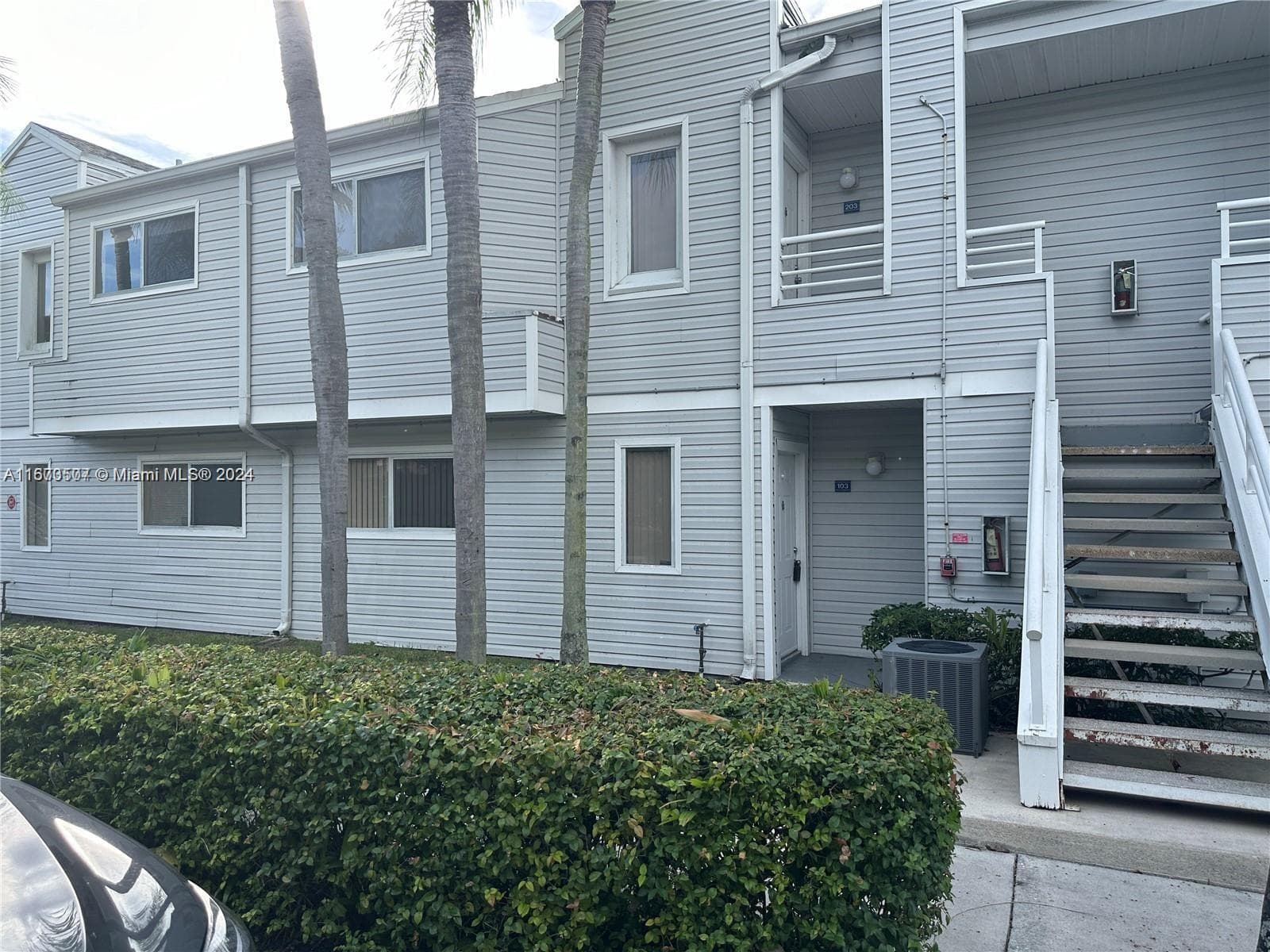 SUMMERLAKE · #103 in Oakland Park - Photo 1