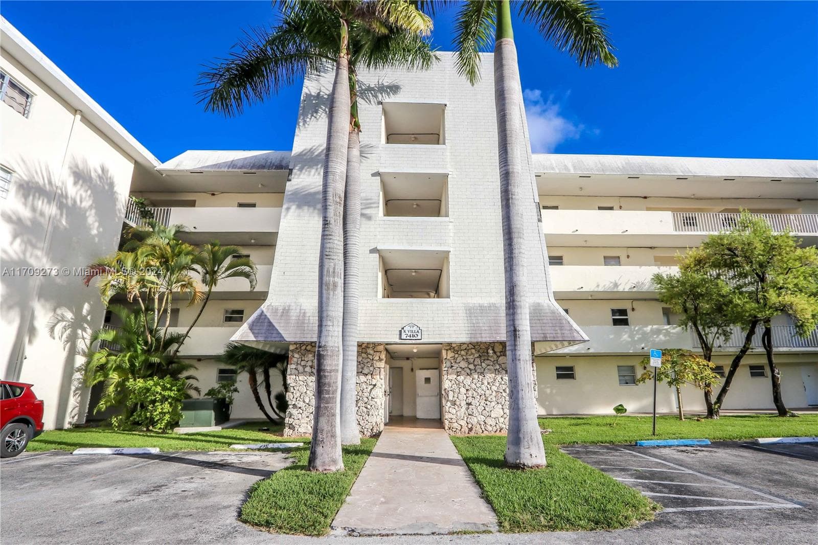 VILLAGE AT DADELAND CONDO · #K405 in Miami - Photo 1