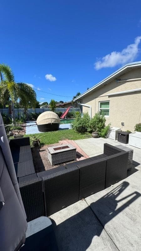 600 SW 28th Way photo 1
