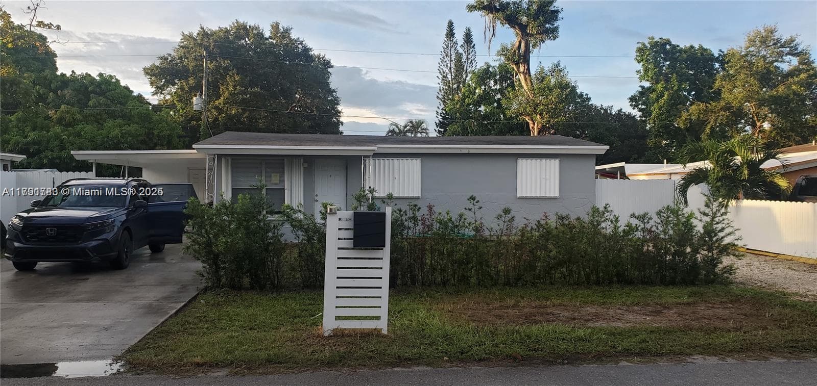 5721 Hope St photo 1