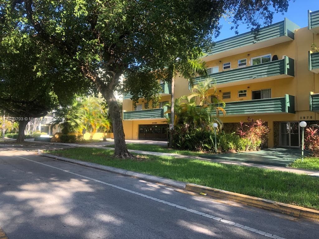 Moonraker Condo · #2D in North Miami - Photo 1
