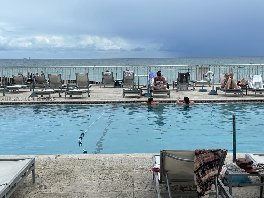 Aventura Beach Club #717