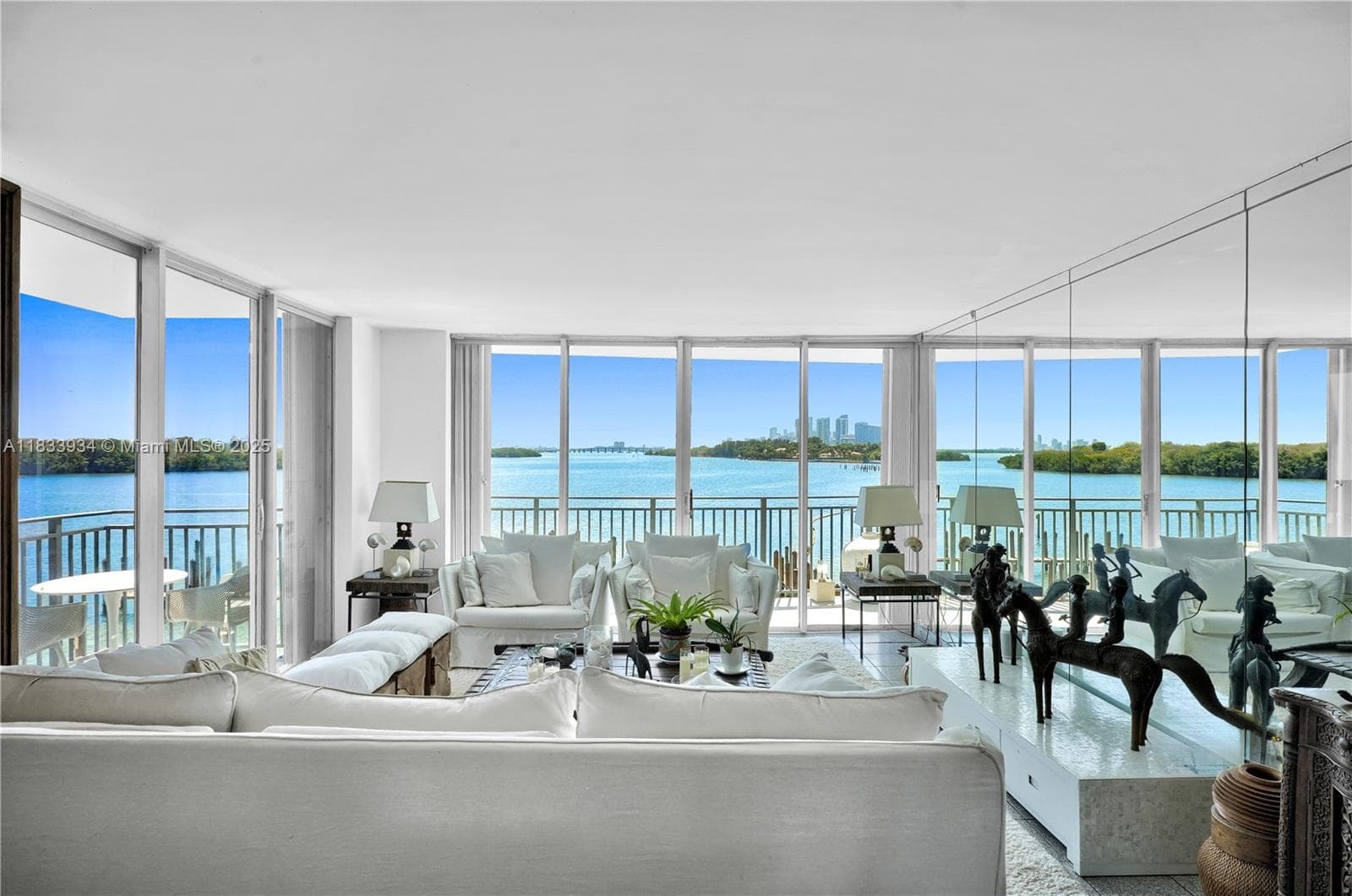 Palm Bay Condominium · #4I in Miami - Photo 1