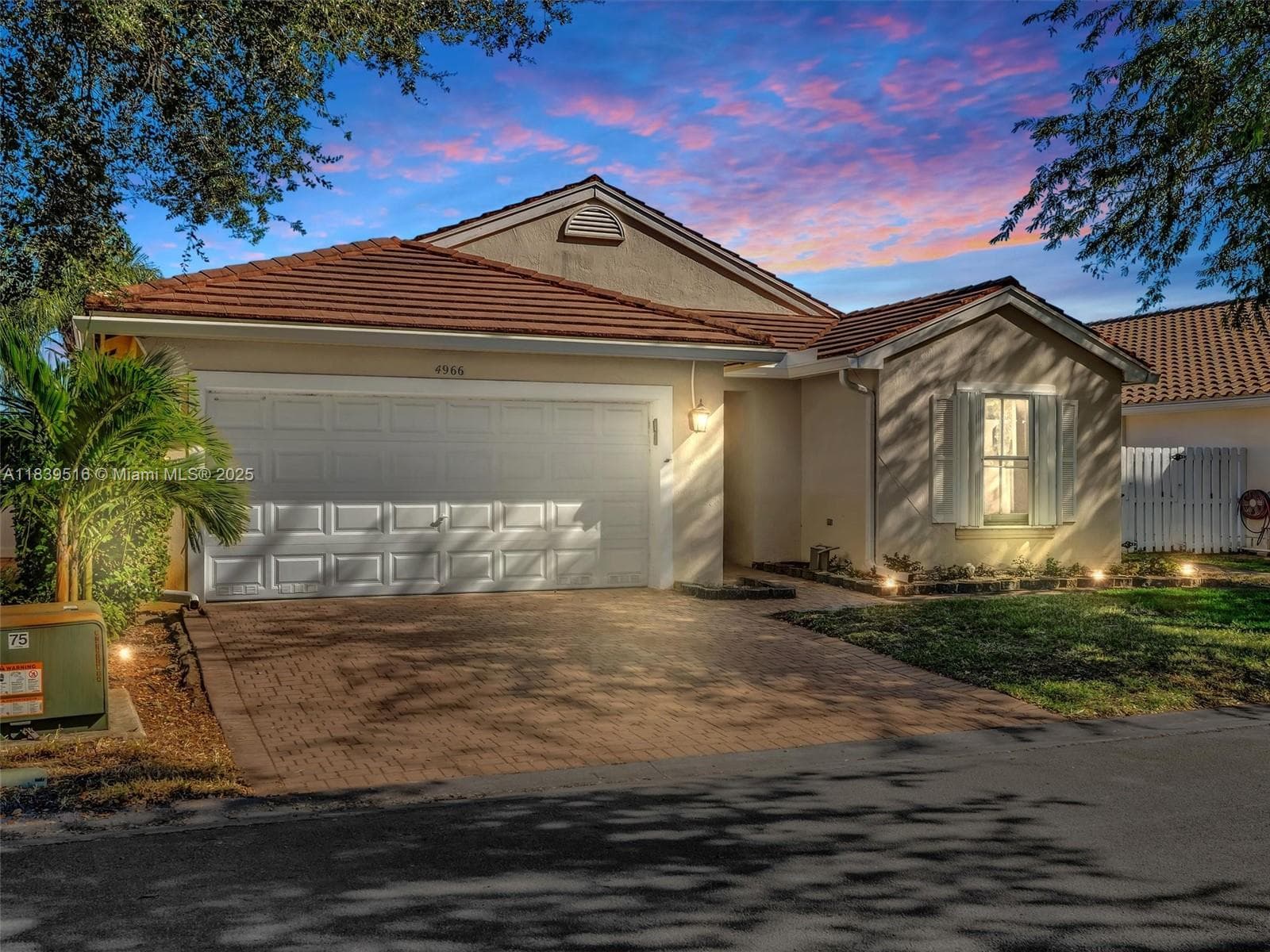 4966 SW 33rd Ter photo 1