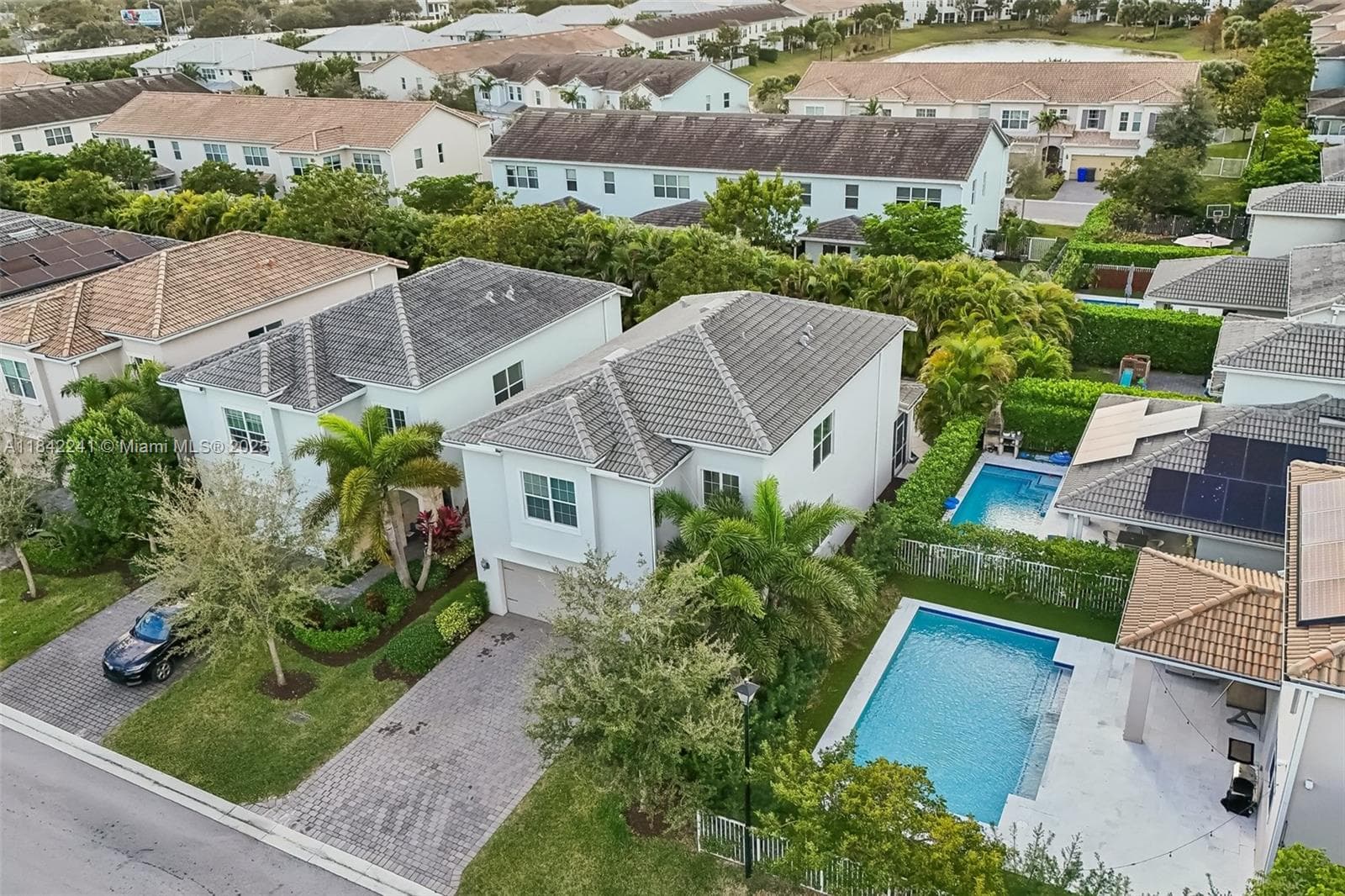 1402 Myrtle Oak Ter photo 1