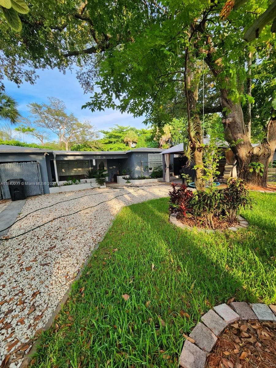 1872 SW 29th Ave #A photo 1