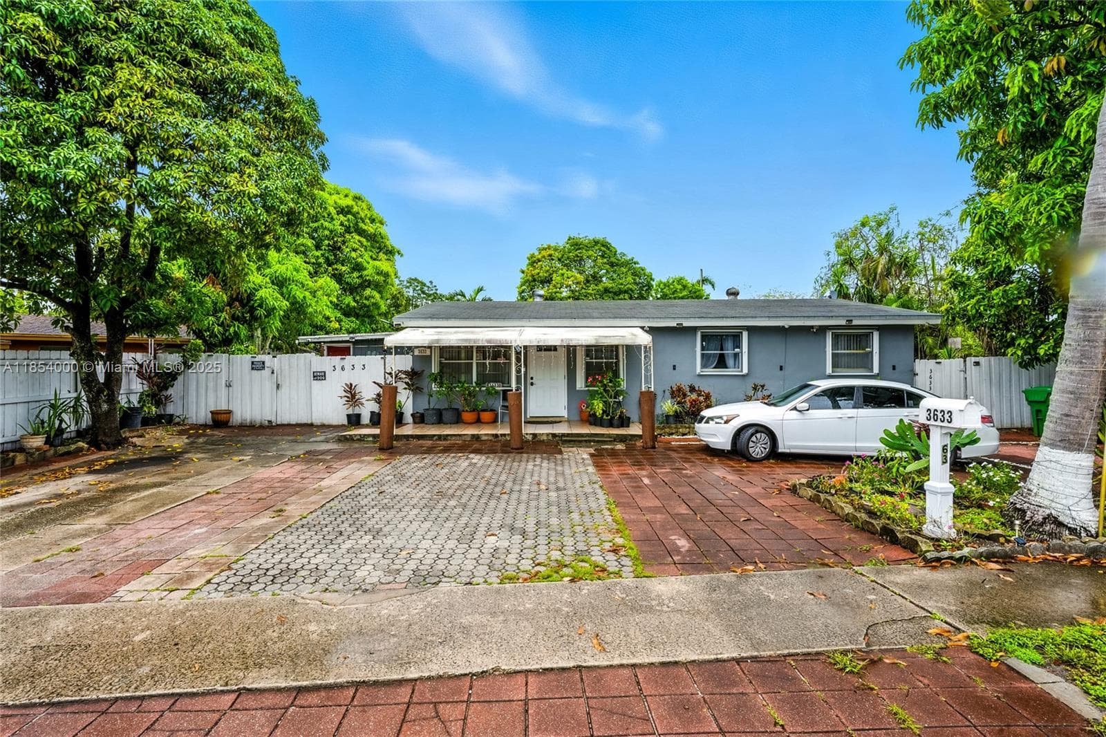 3633 SW 17th St photo 1