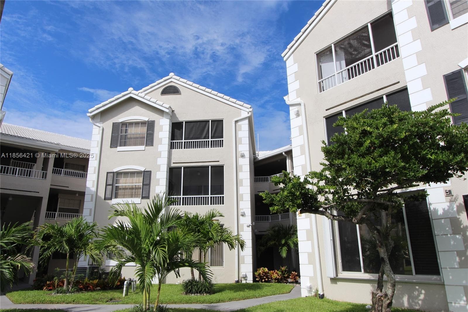 LAKEVIEW CLUB CONDO · #107 in Oakland Park - Photo 1