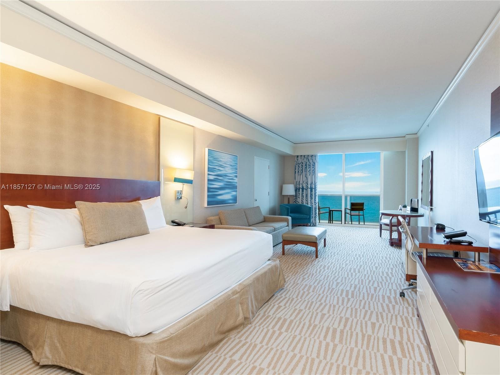 Trump International Beach Resort #811