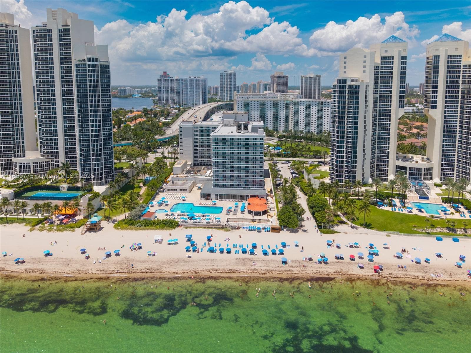 Aventura Beach Club #822