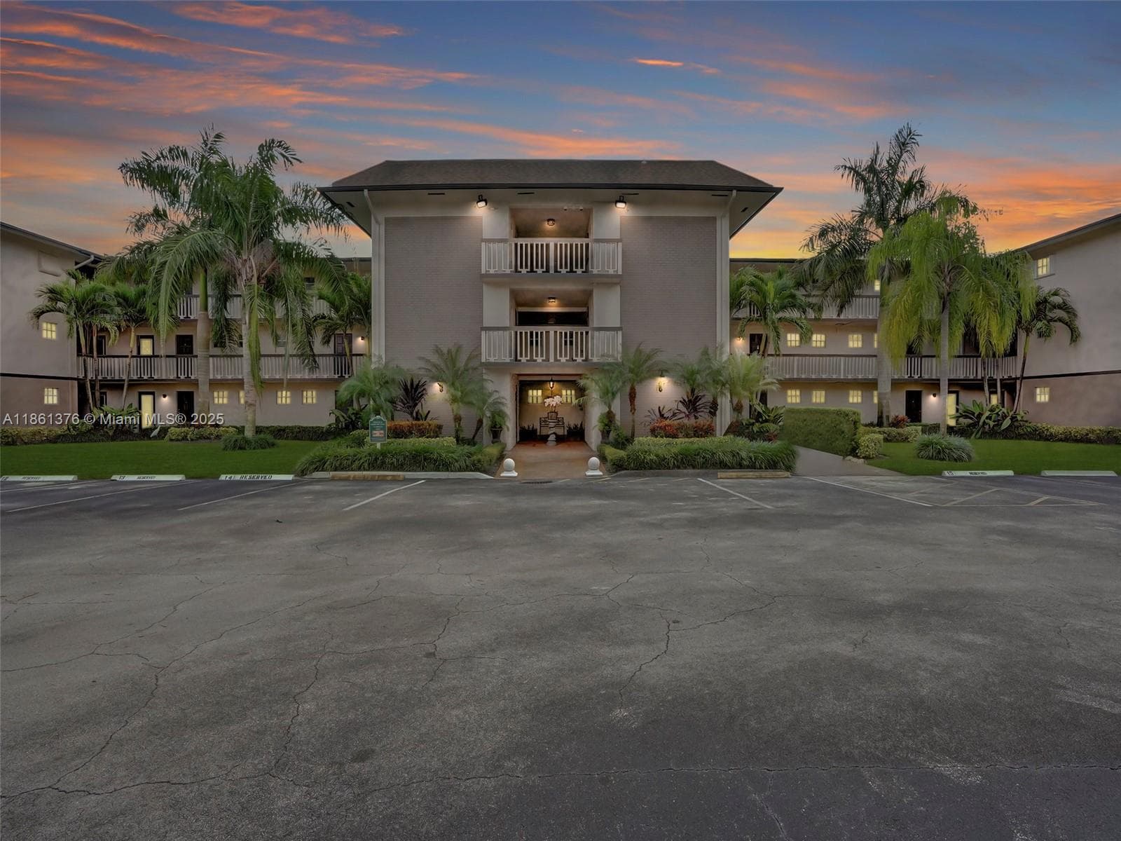 HILLCREST 11 · #203 in Hollywood - Photo 1