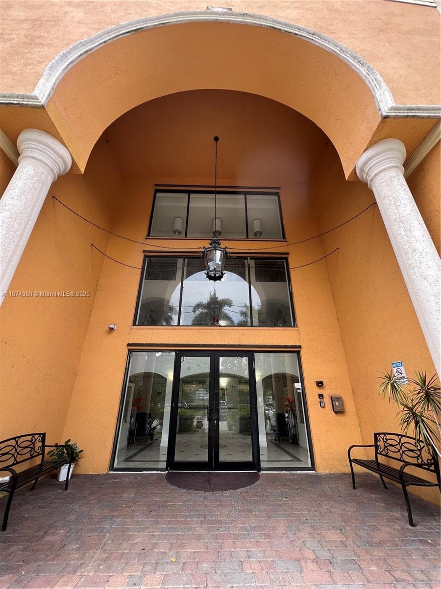 KEYSTONE COURTS CONDO · #E101 in Miami - Photo 1