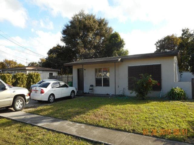 800 NW 33rd Ave photo 1