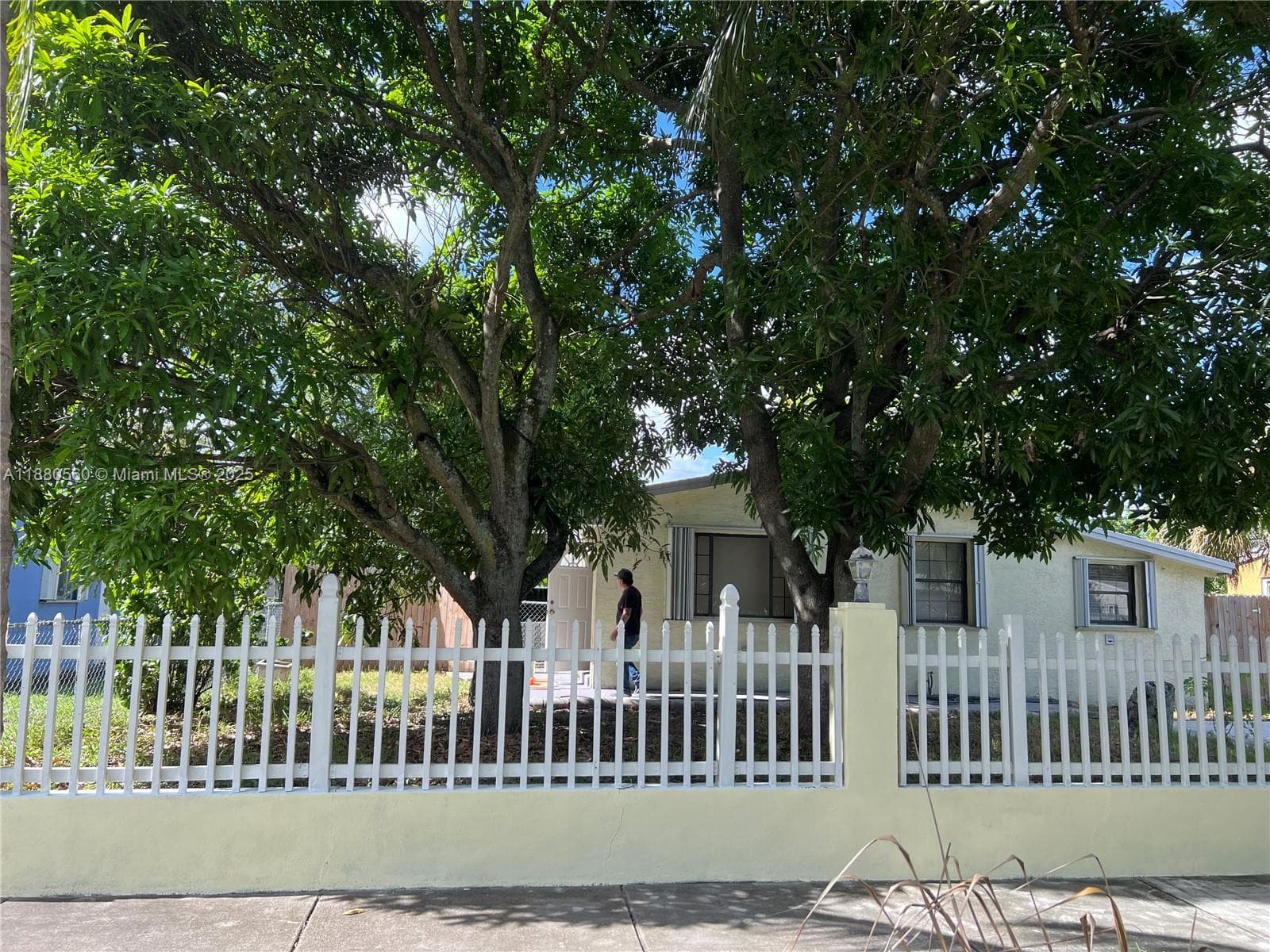931 NW 34th Way photo 1