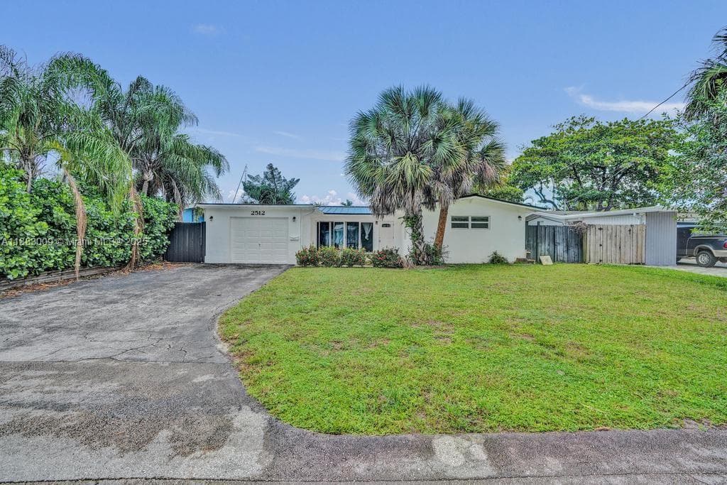 2512 Gulfstream Ln photo 1