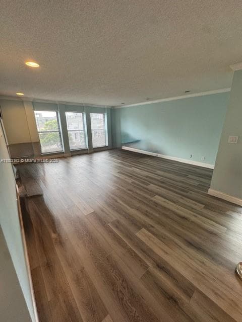 Super Big Room for Entertaining .